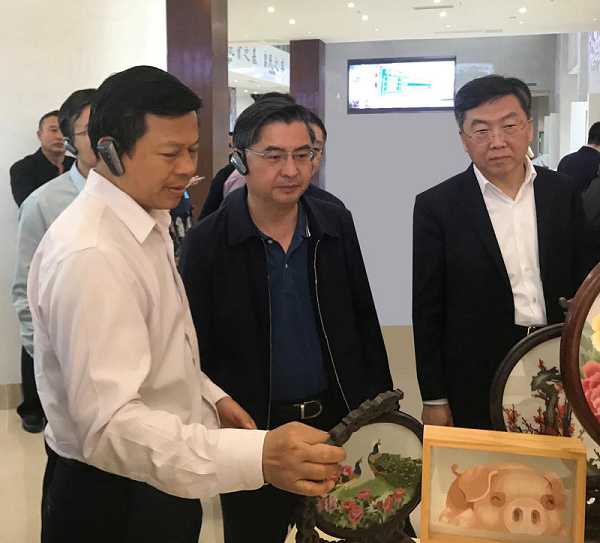 中國華融參加中央金融單位定點(diǎn)幫扶助力鄉(xiāng)村振興推進(jìn)會   獲評金融單位定點(diǎn)扶貧先進(jìn)集體、先進(jìn)個人
